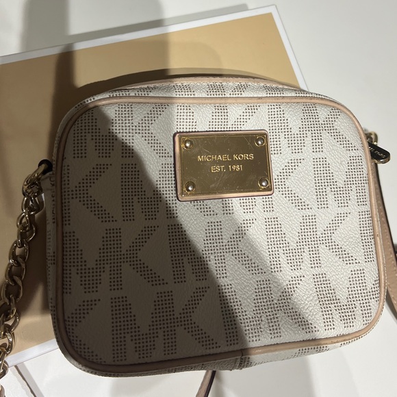 Michael Kors Crossbody Wallet Bag - Picture 2 of 6